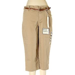NWT GLORIA VANDERBILT KHAKI CAPRI PANTS w/ BELT